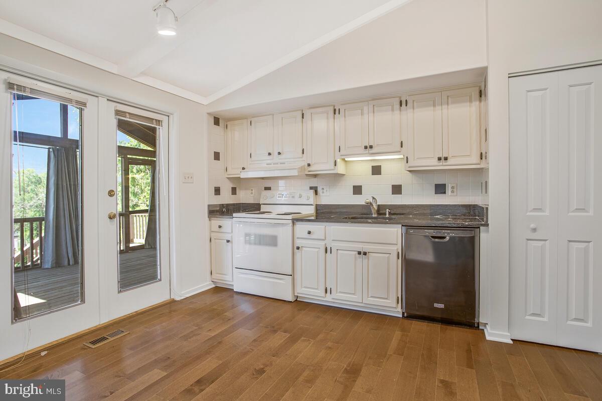 VILLAGE OF LONG REACH - Residential