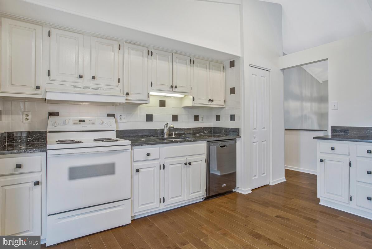 VILLAGE OF LONG REACH - Residential