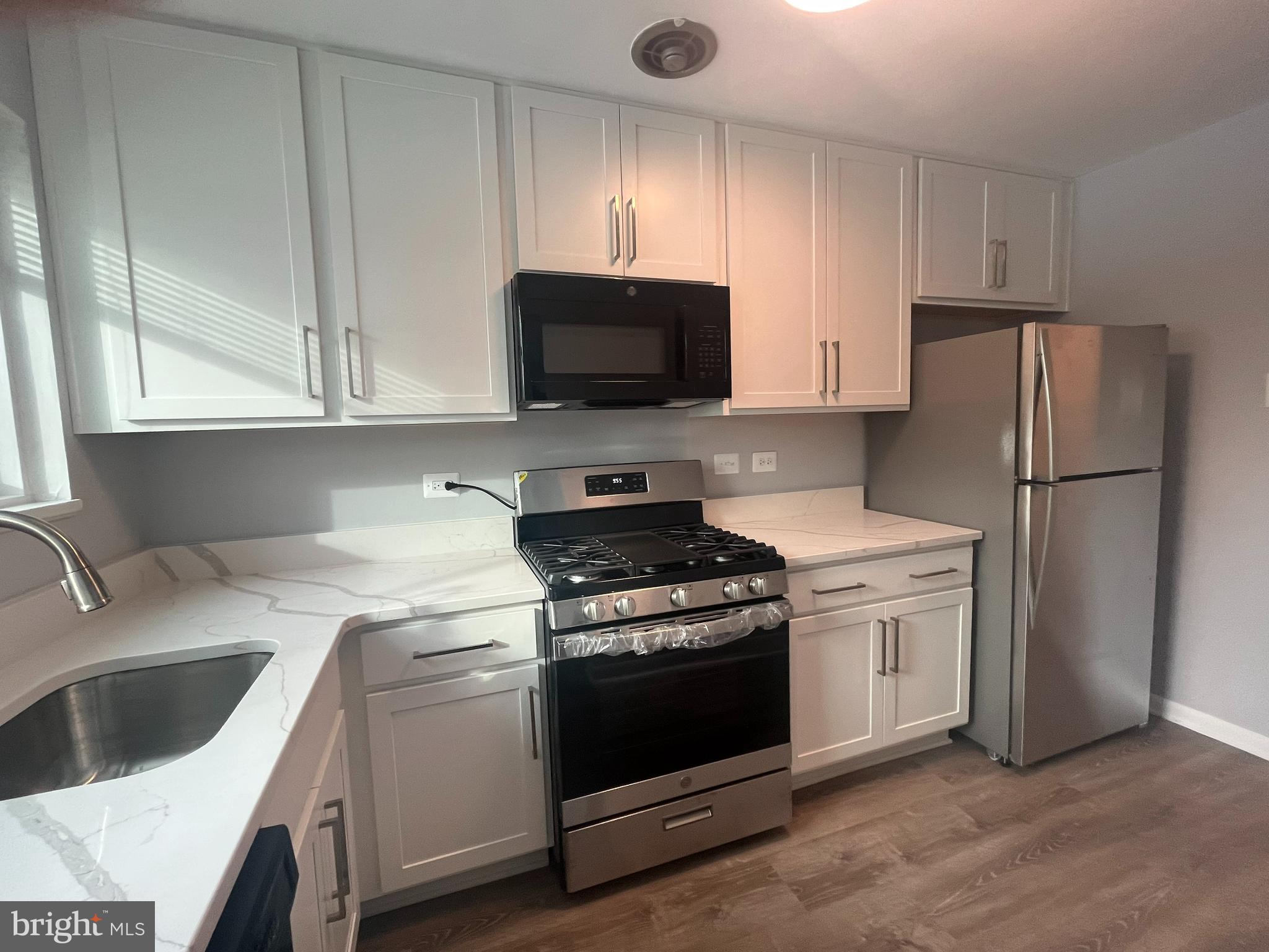 PARKSIDE CONDOMINIUMS - Residential Lease