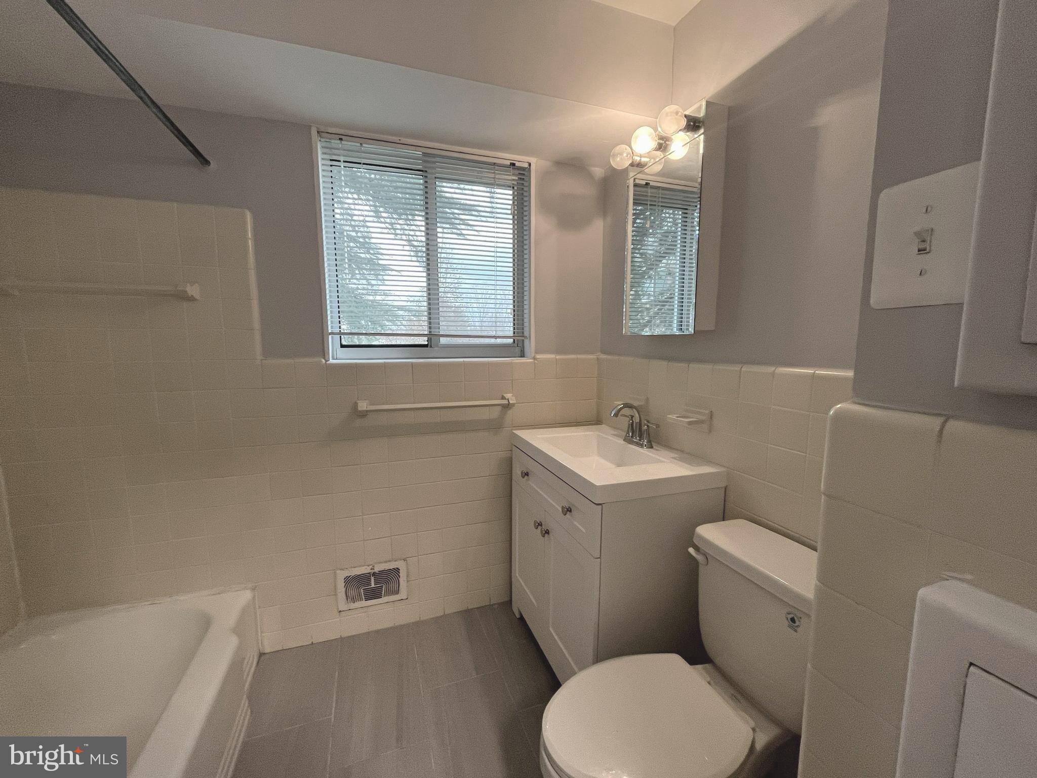 PARKSIDE CONDOMINIUMS - Residential Lease