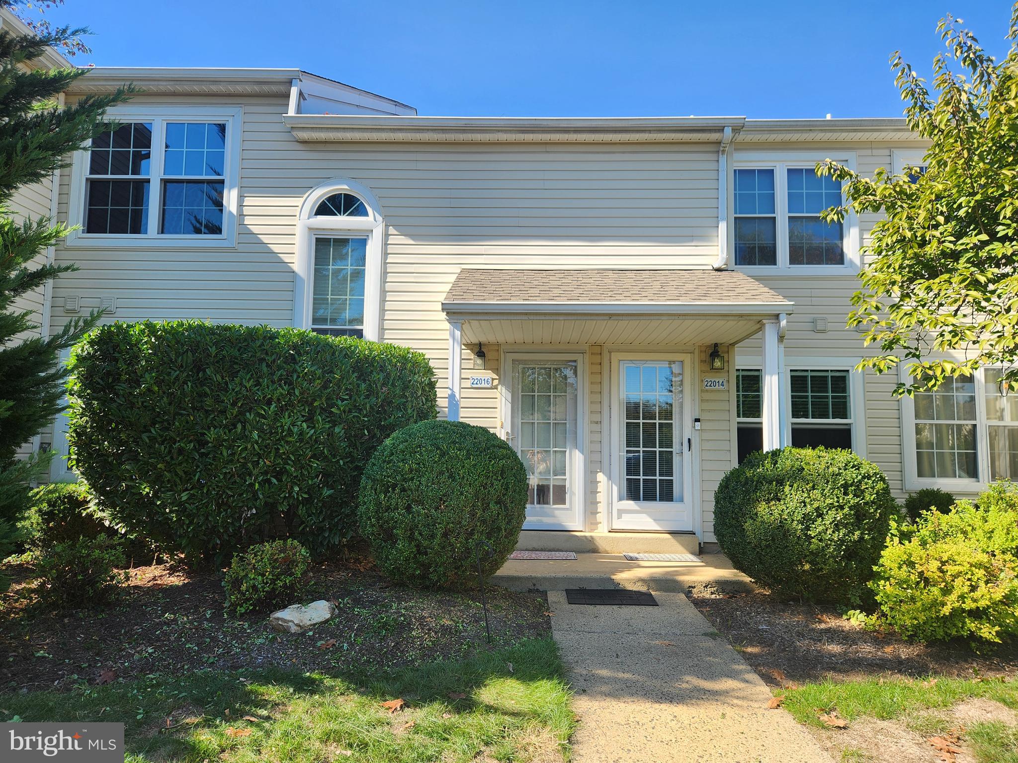 VILLAGE SHIRES - Residential Lease