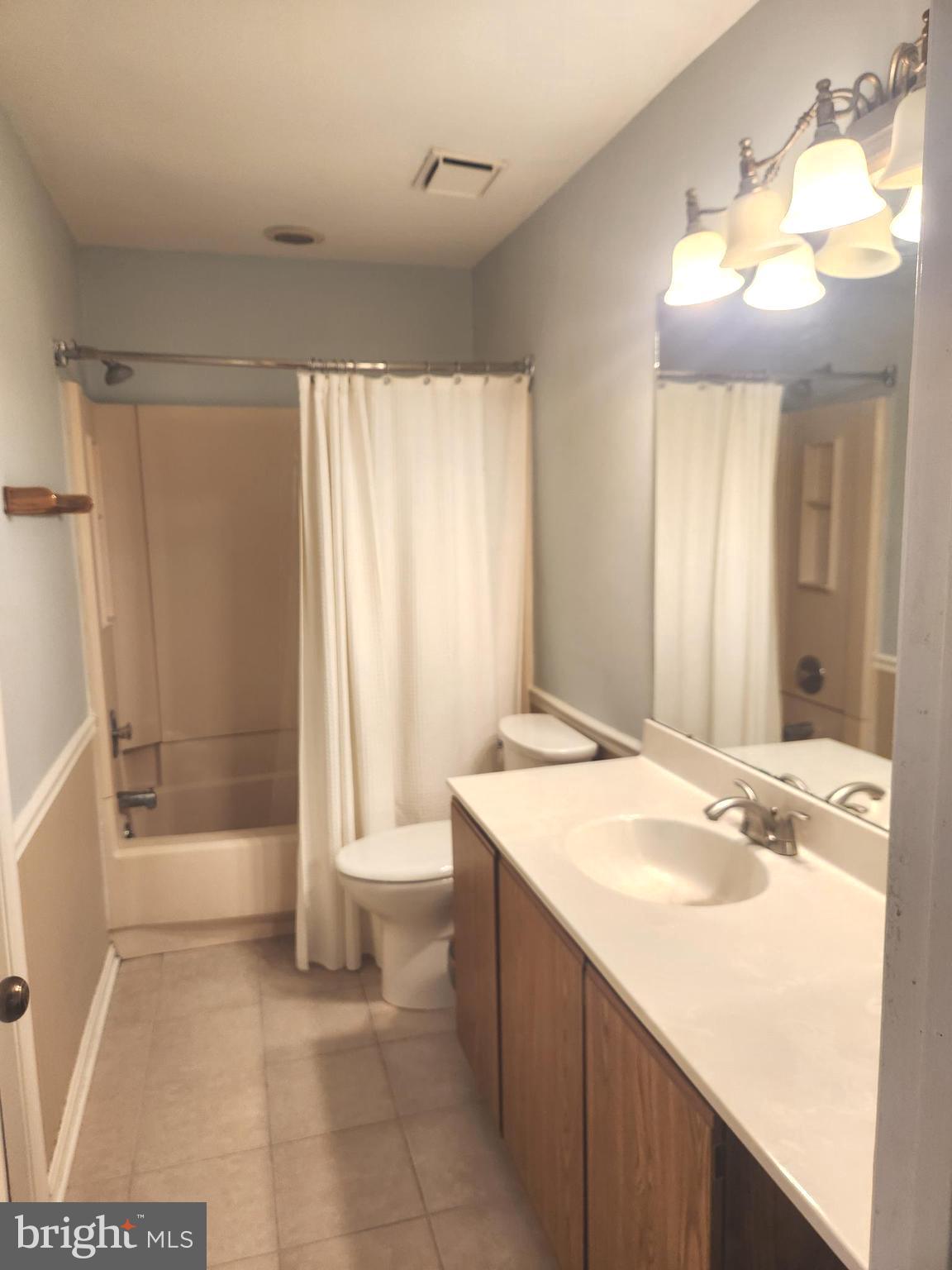 VILLAGE SHIRES - Residential Lease