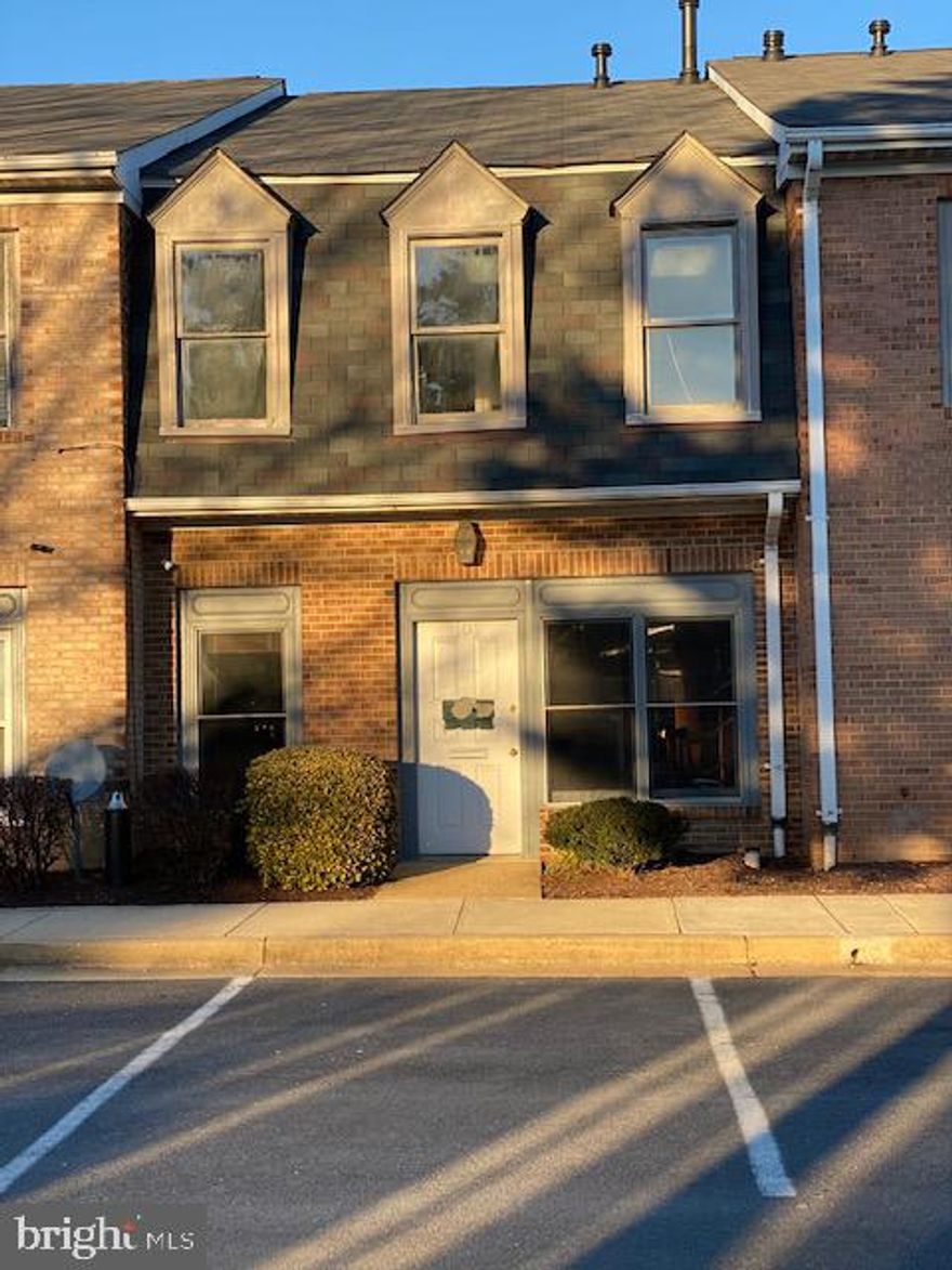 Portfolio Sale Office Sale: UNIT 106 available for Sale with a total of 936sqft.   Great location, near I-95, Route 5 and Andrews Air Force Base.  Asking price $110/sqft.