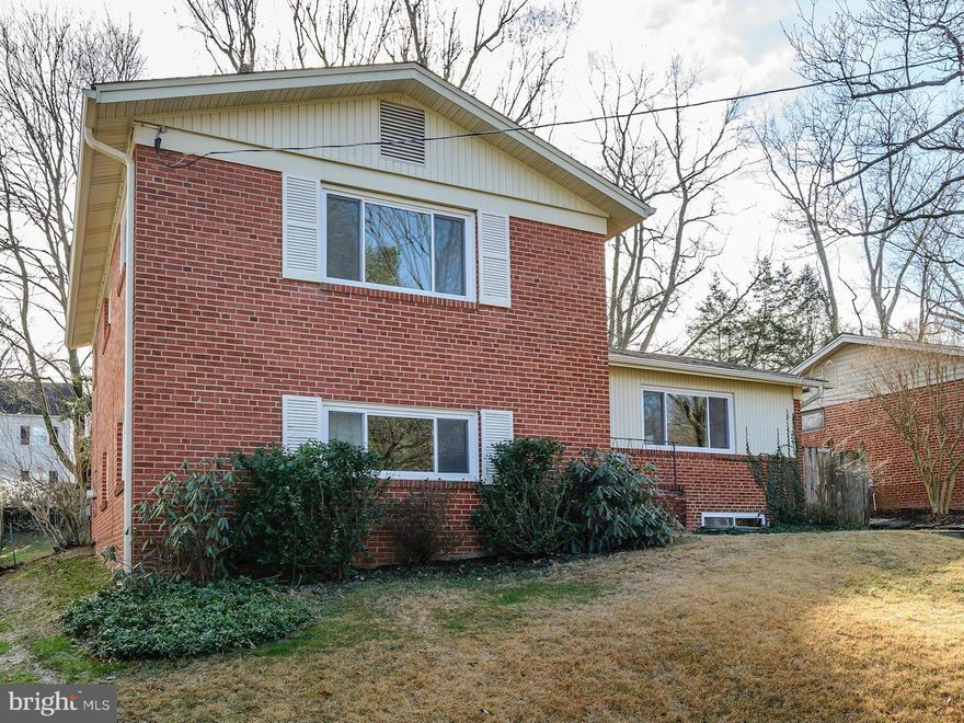 Sun filled 4 BR/2.5 BA  with fabulous flow for entertaining.  High ceilings enhance the large living room & dining room. Eat-in kitchen. Fabulous lower level w/ space for leisure, home office and guests/in-laws. HWF, Fenced back yard w/ covered patio. Loads of storage space.  Easy access to downtown Bethesda, DC, 495, Metro, shopping, restaurants, parks and biking trails!