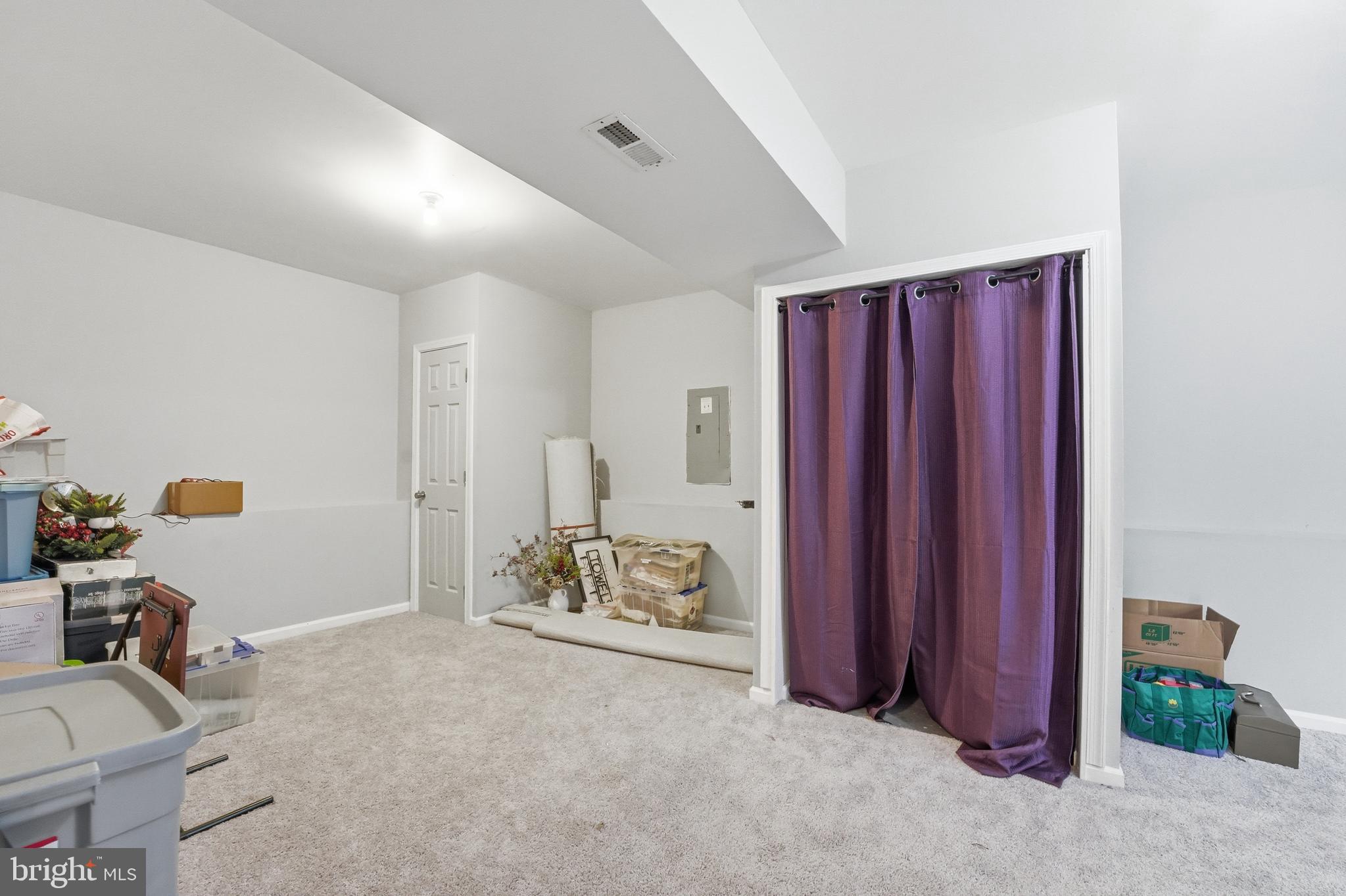 LAKE LAND - Residential