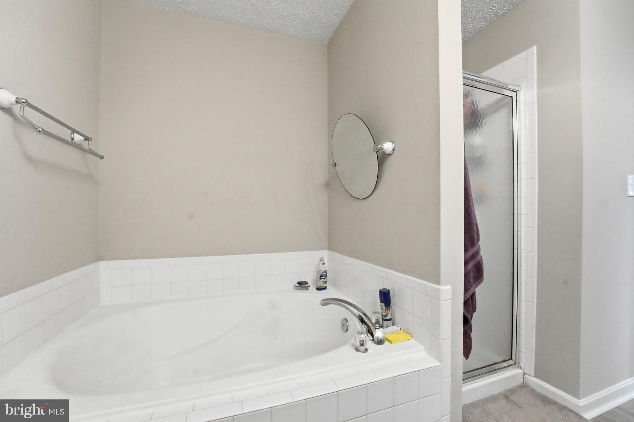 LAKE LAND - Residential