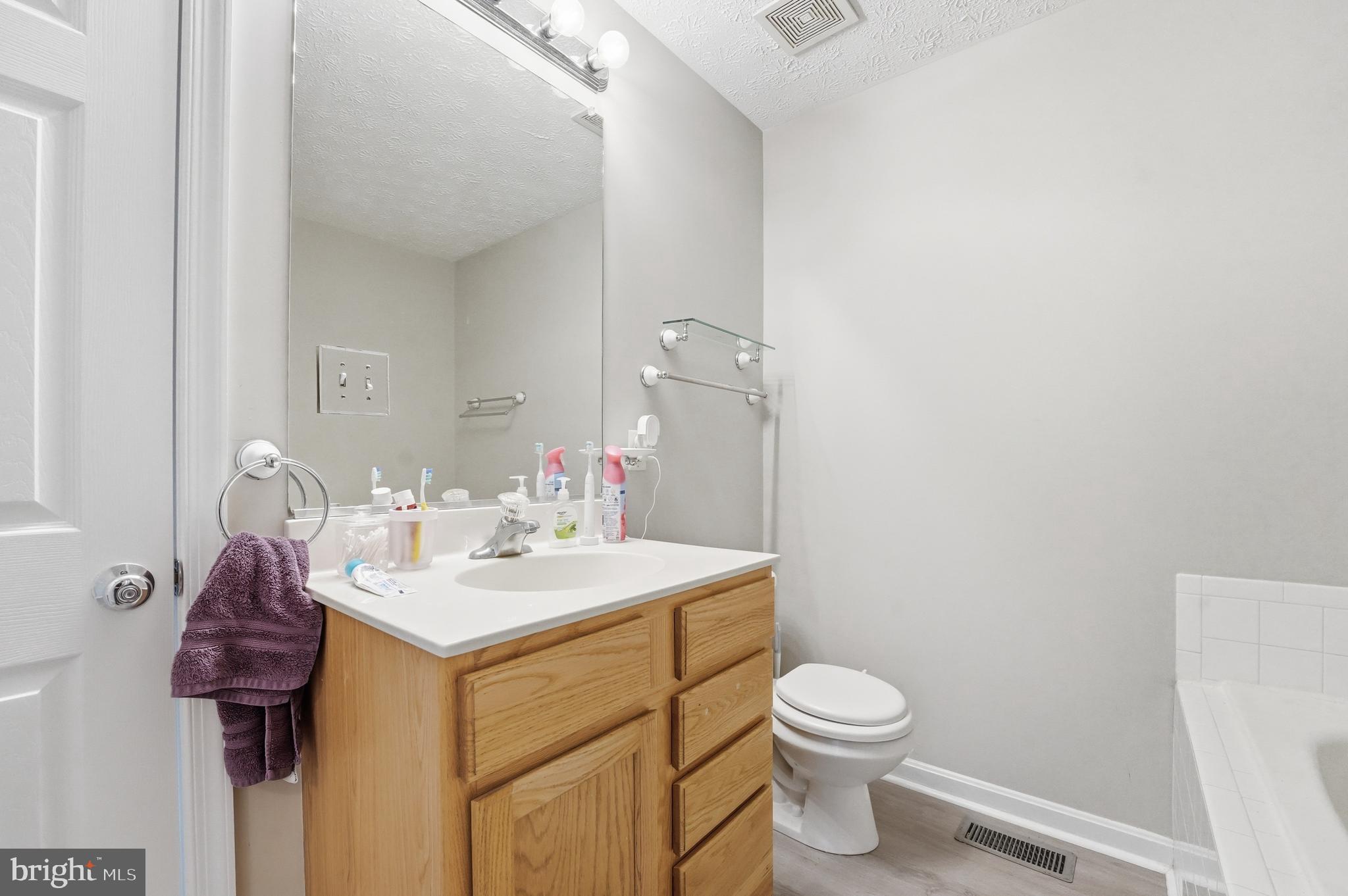 LAKE LAND - Residential