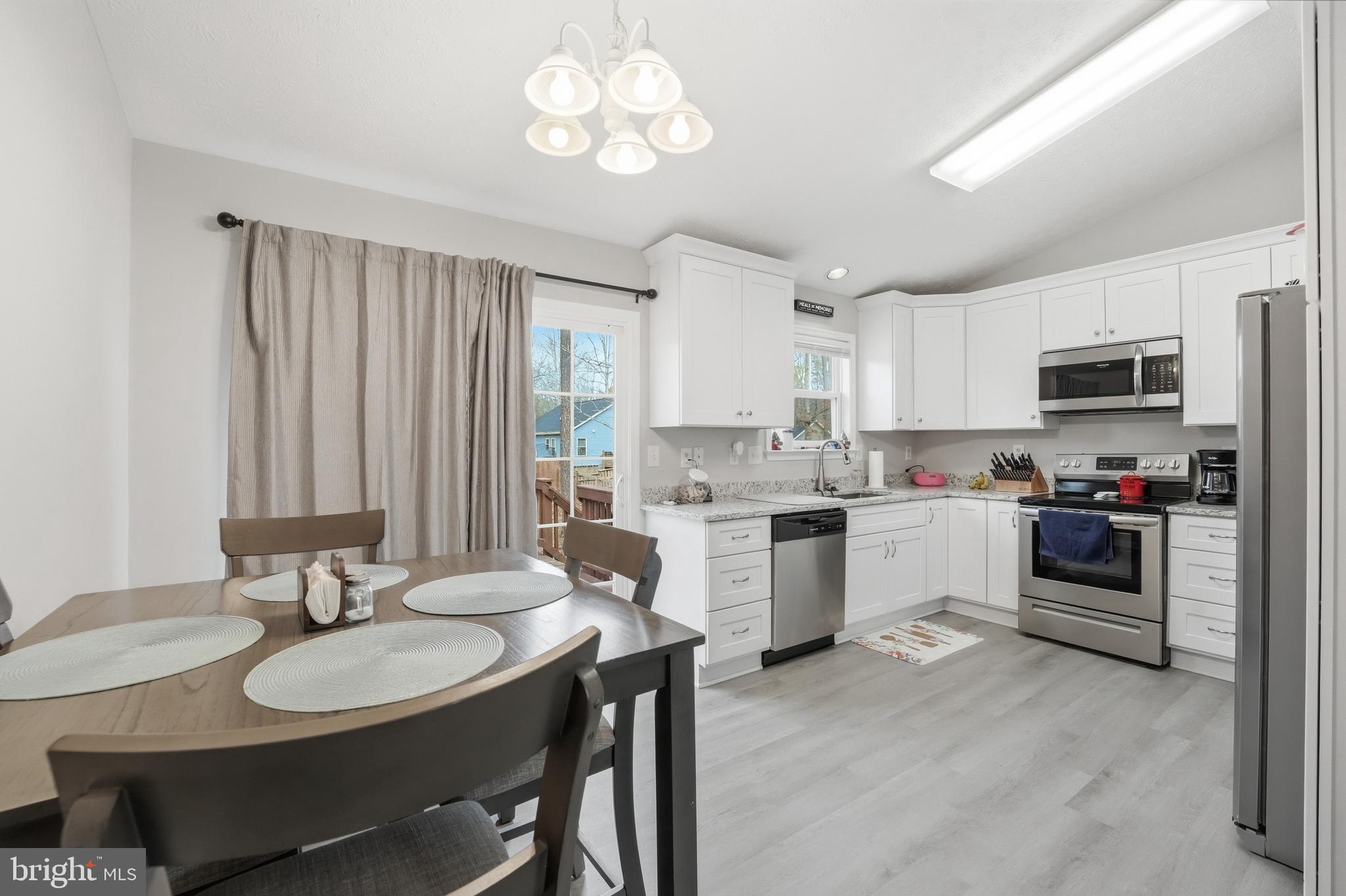 LAKE LAND - Residential