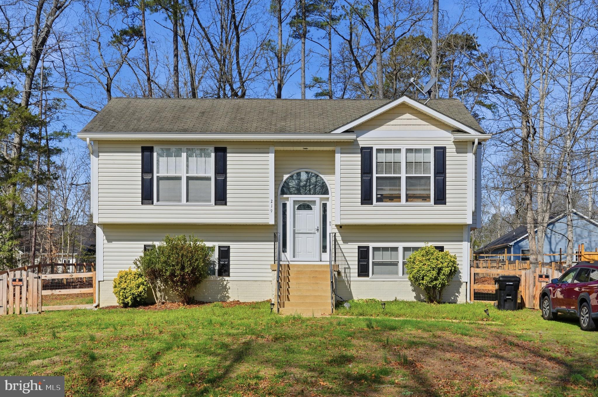 LAKE LAND - Residential