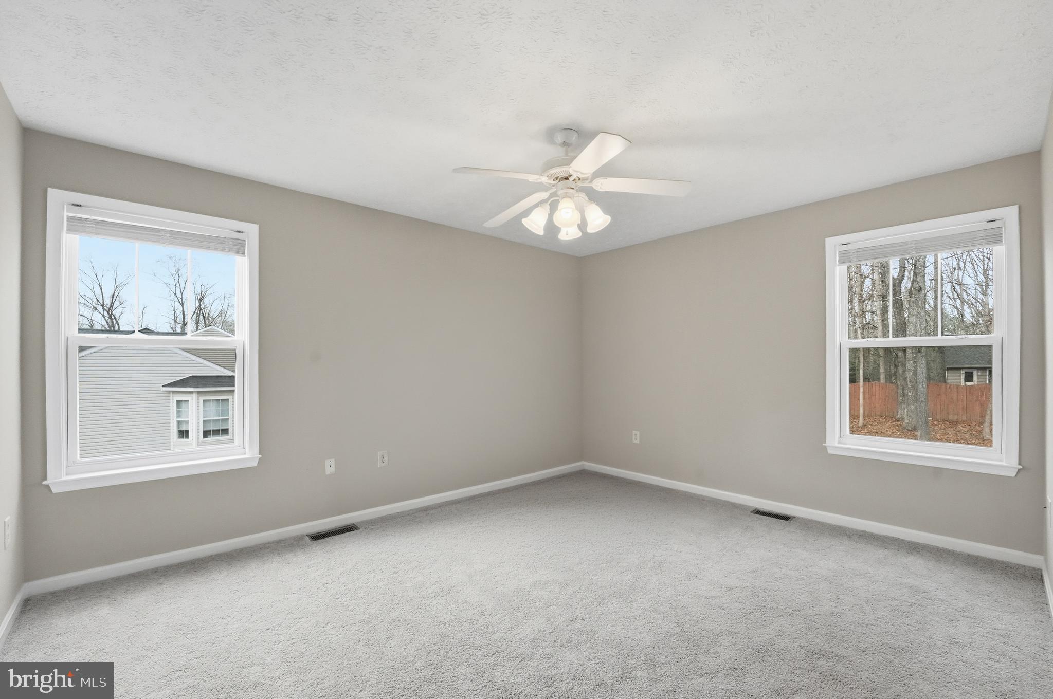 LAKE LAND - Residential