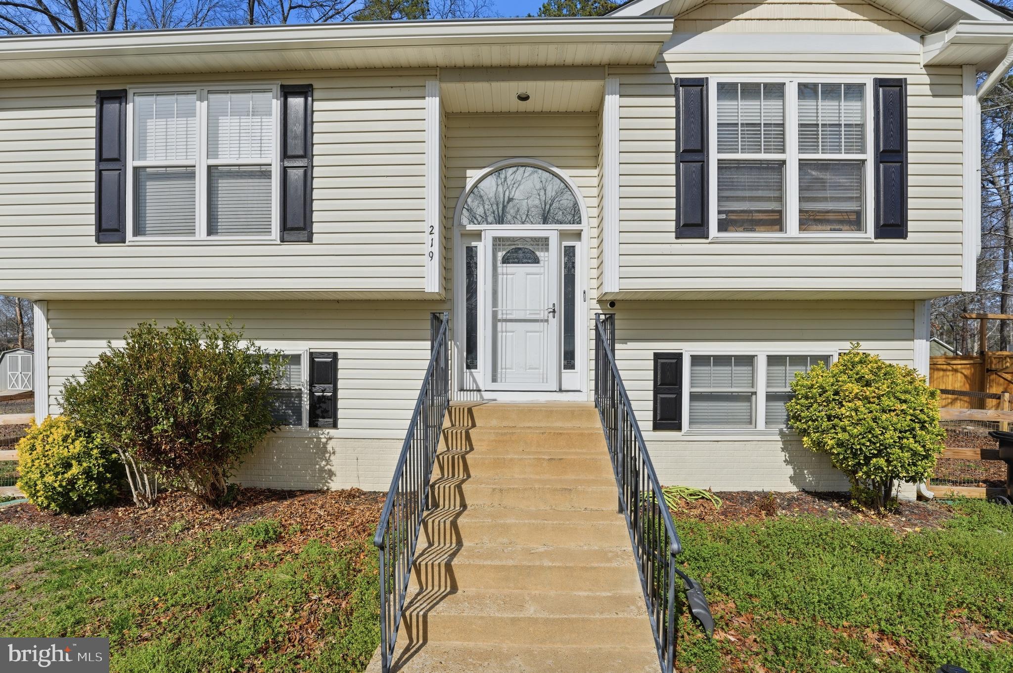 LAKE LAND - Residential