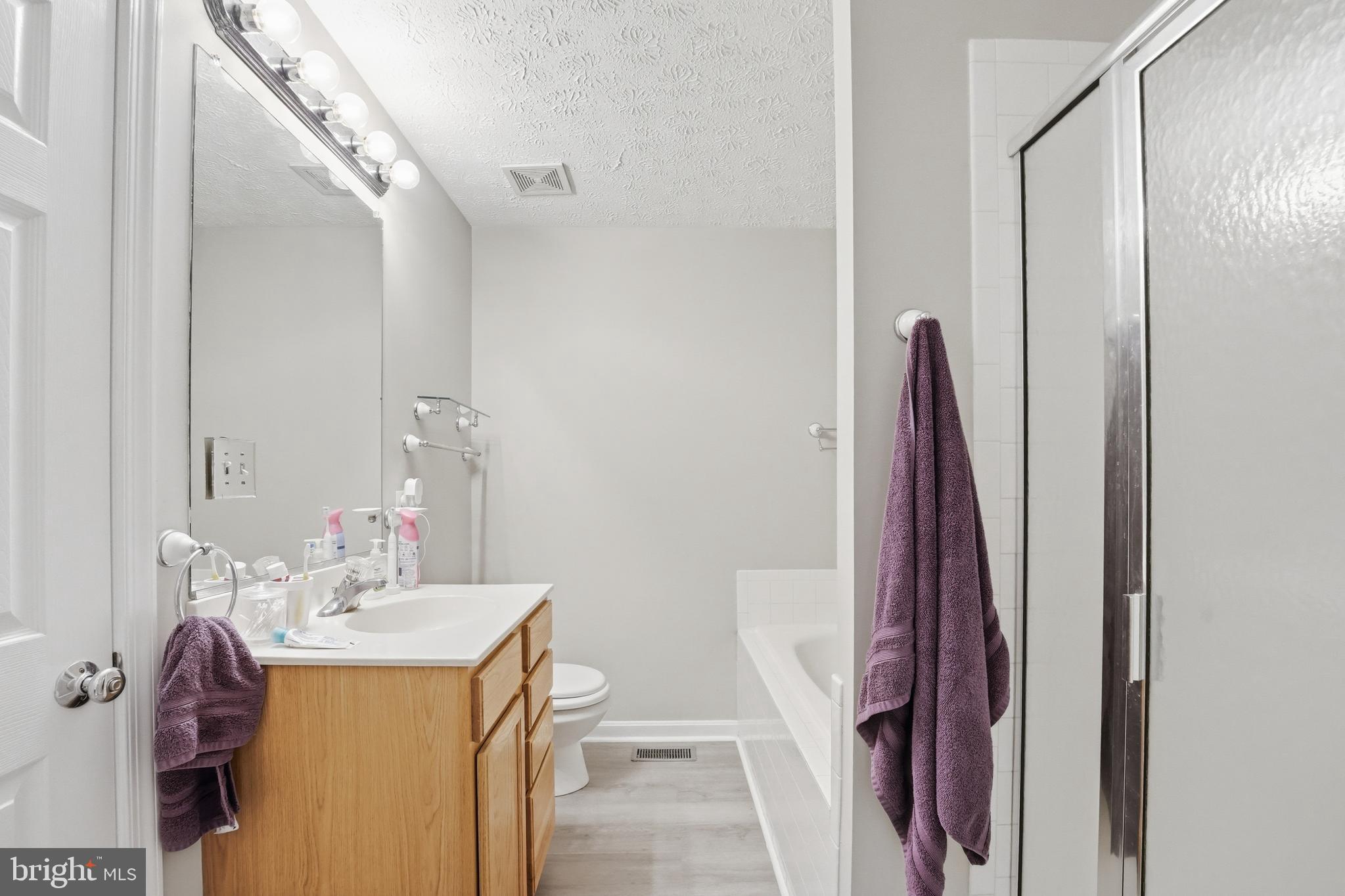 LAKE LAND - Residential