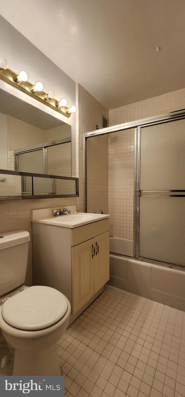 RIVER PLACE EAST - Residential Lease