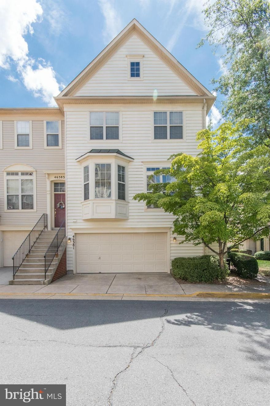 Immaculate home in move in condition with three levels, 3 bedrooms 2 1/2 bathrooms,two car garage.Very bright & open floor plan,Vaulted ceilings in bedrooms, 9' ceiling on main level. Bay window & Balcony, Freshly painted through out, New carpets. Granite counters, front loader washer and dryer. Sited on a quiet street,Walking distance to Cascades town center.