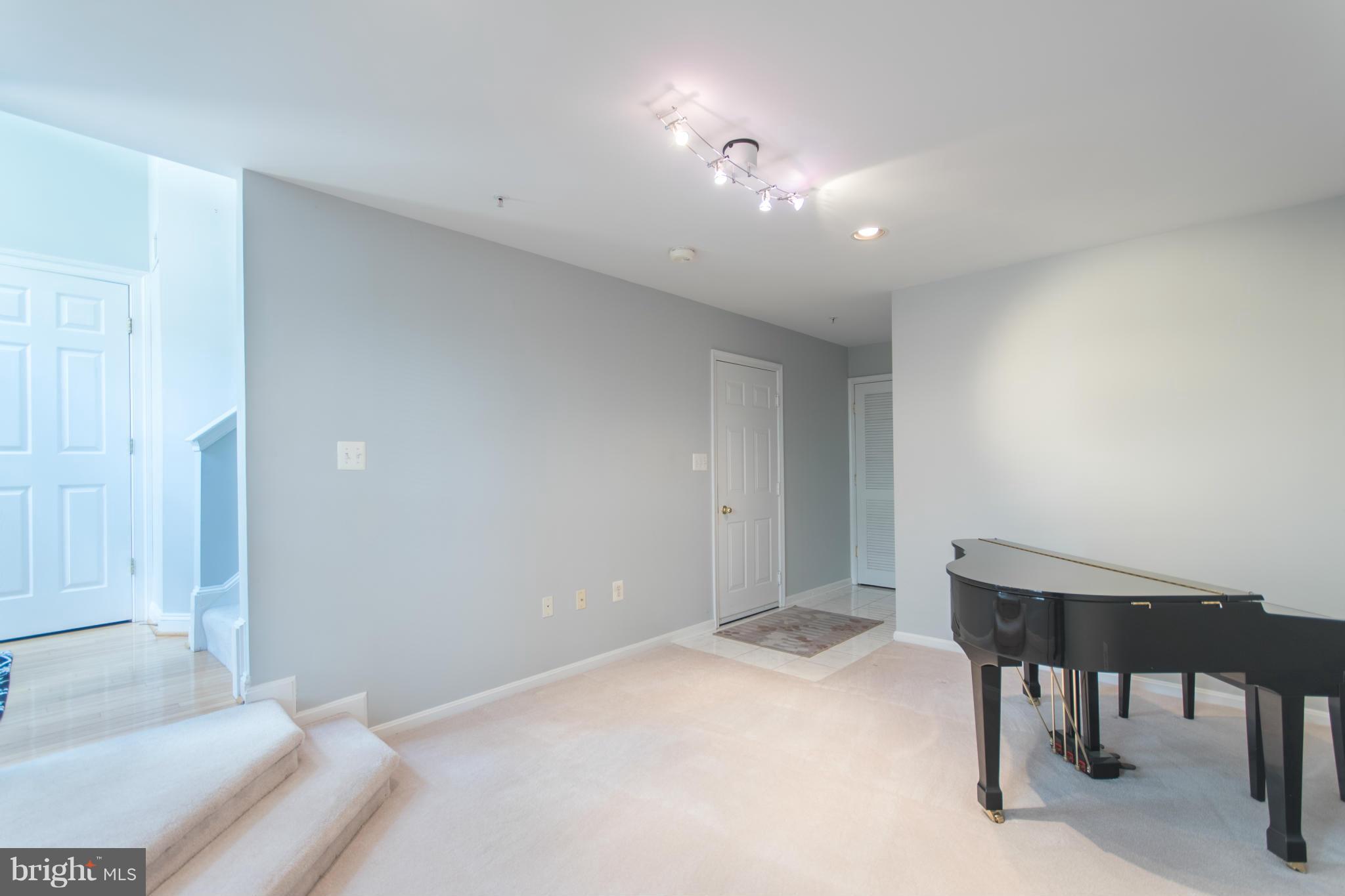 POTOMAC LAKES - Residential