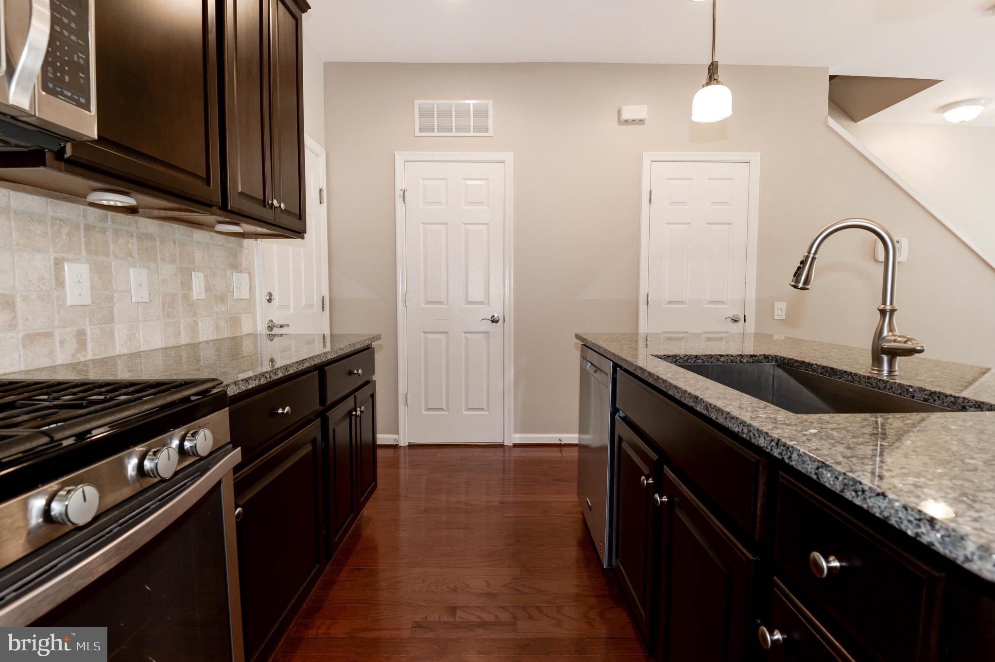 GOOSE CREEK VILLAGE - Residential Lease