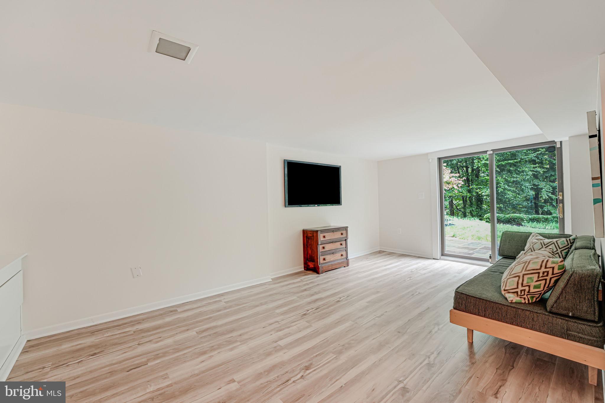 BROYHILL FOREST - Residential