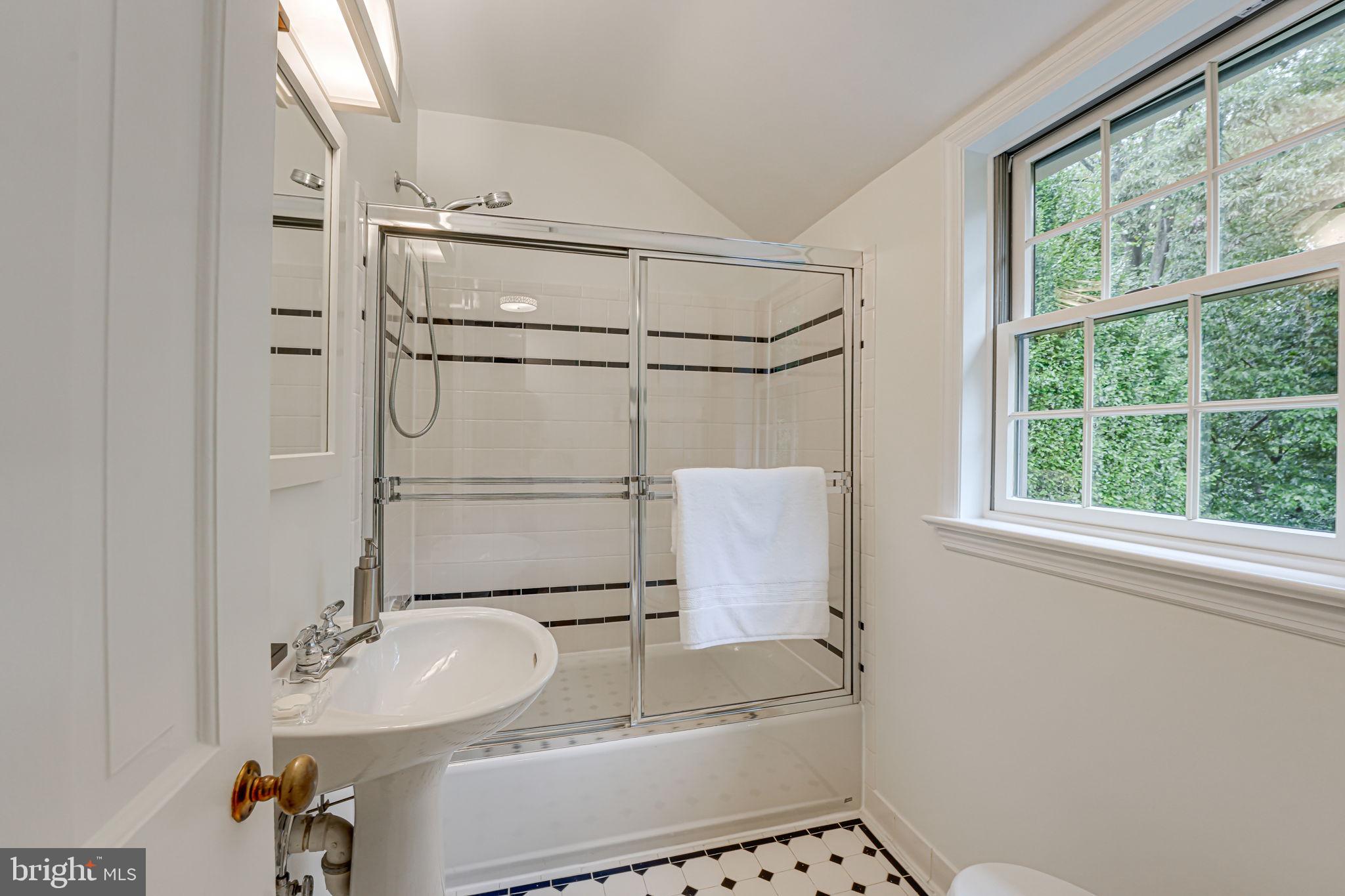 BROYHILL FOREST - Residential