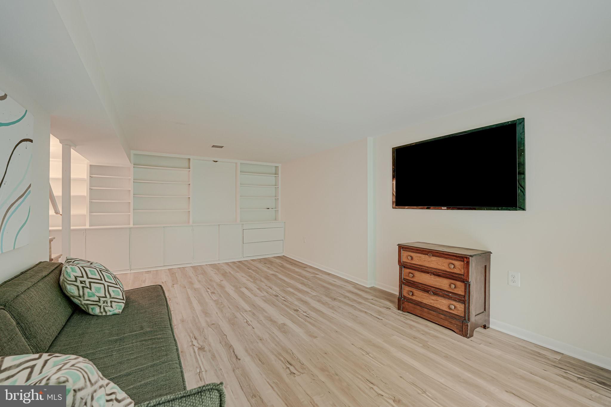 BROYHILL FOREST - Residential