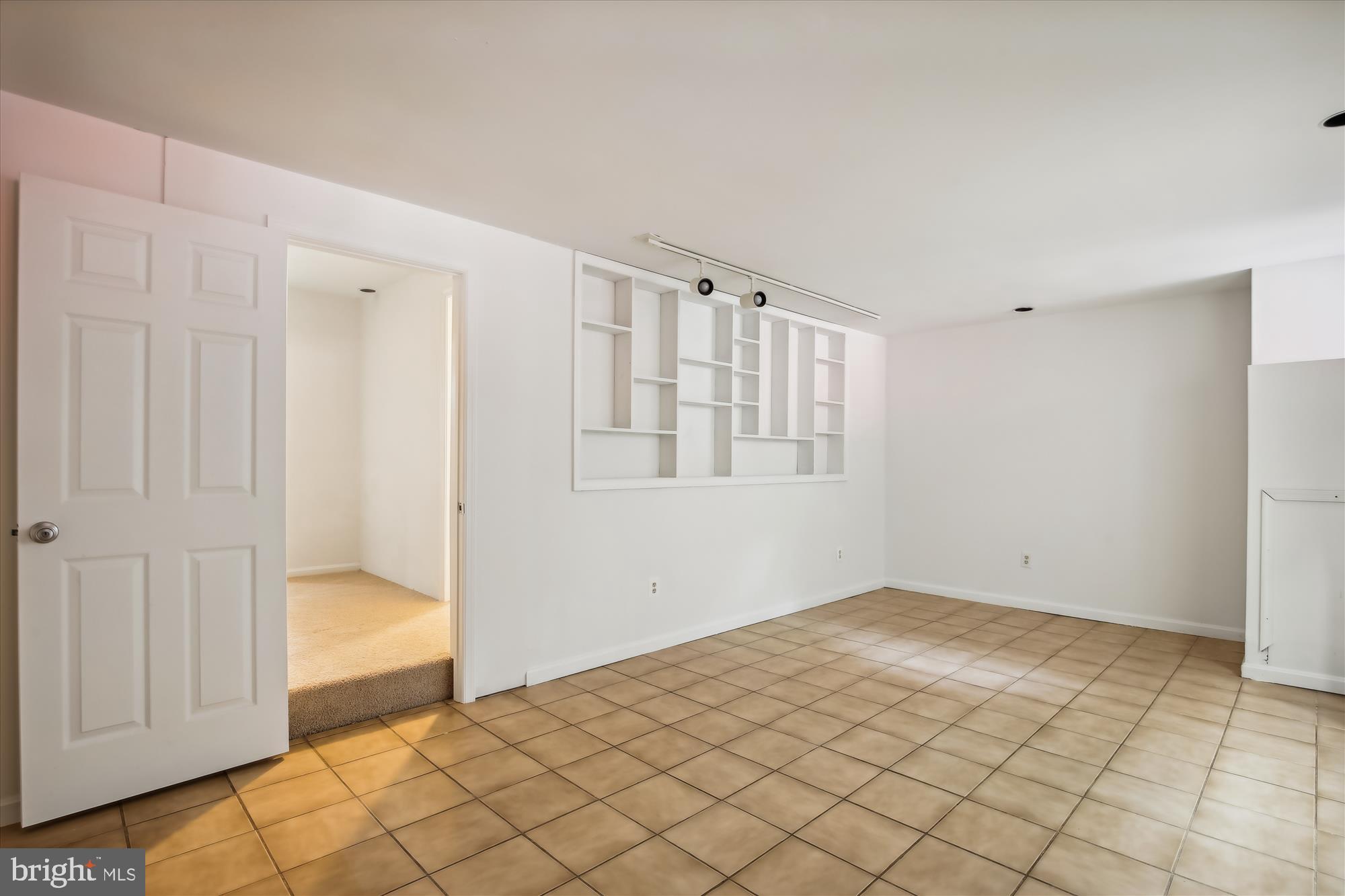 TOWNES OF GREENBRIAR - Residential