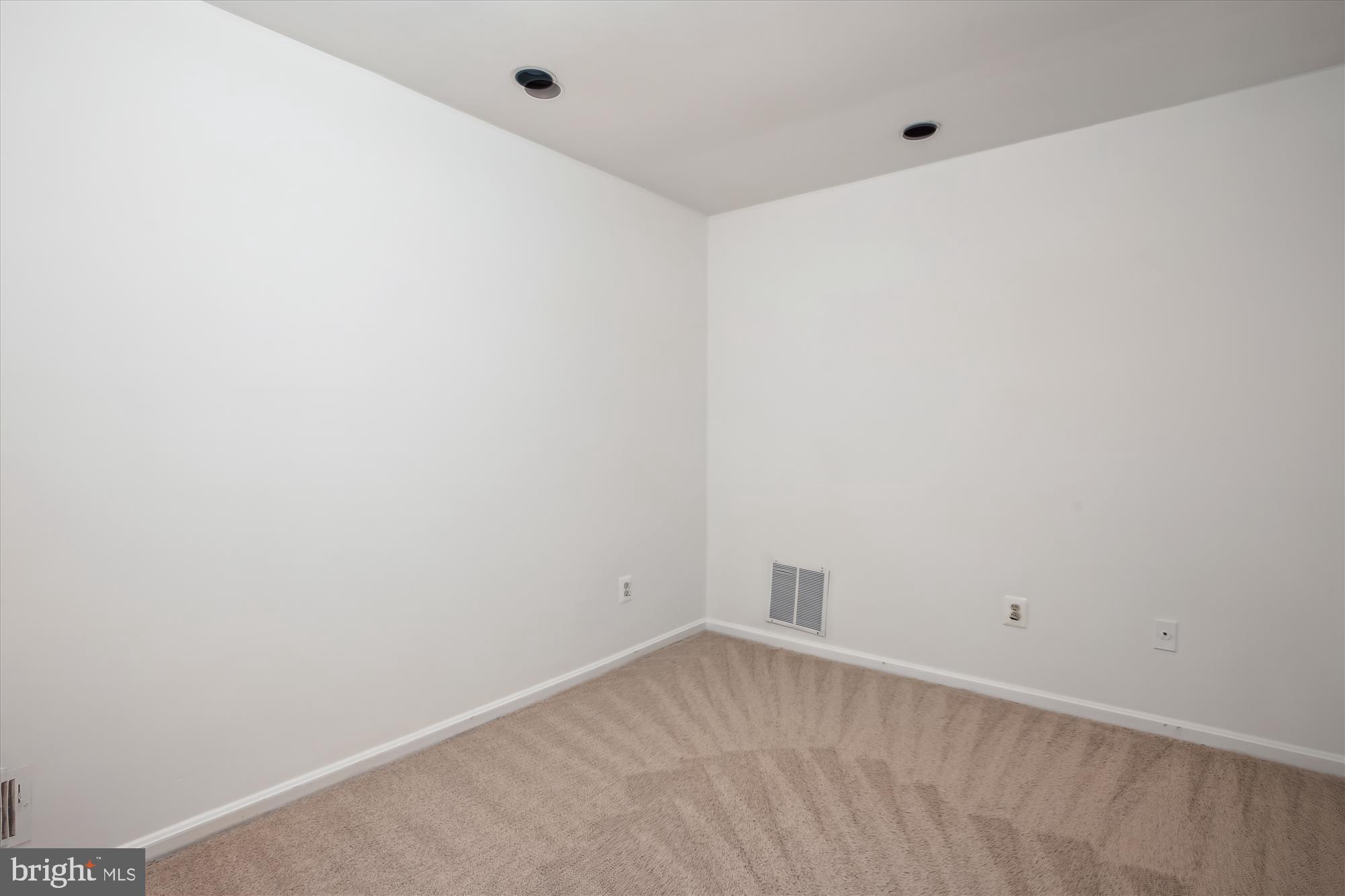 TOWNES OF GREENBRIAR - Residential