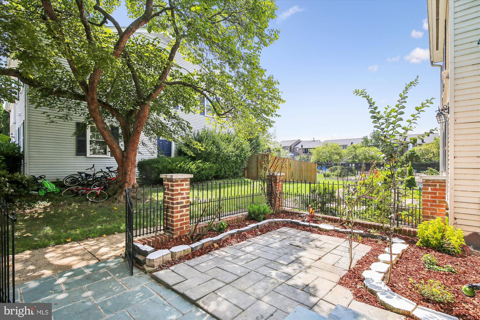 TOWNES OF GREENBRIAR - Residential