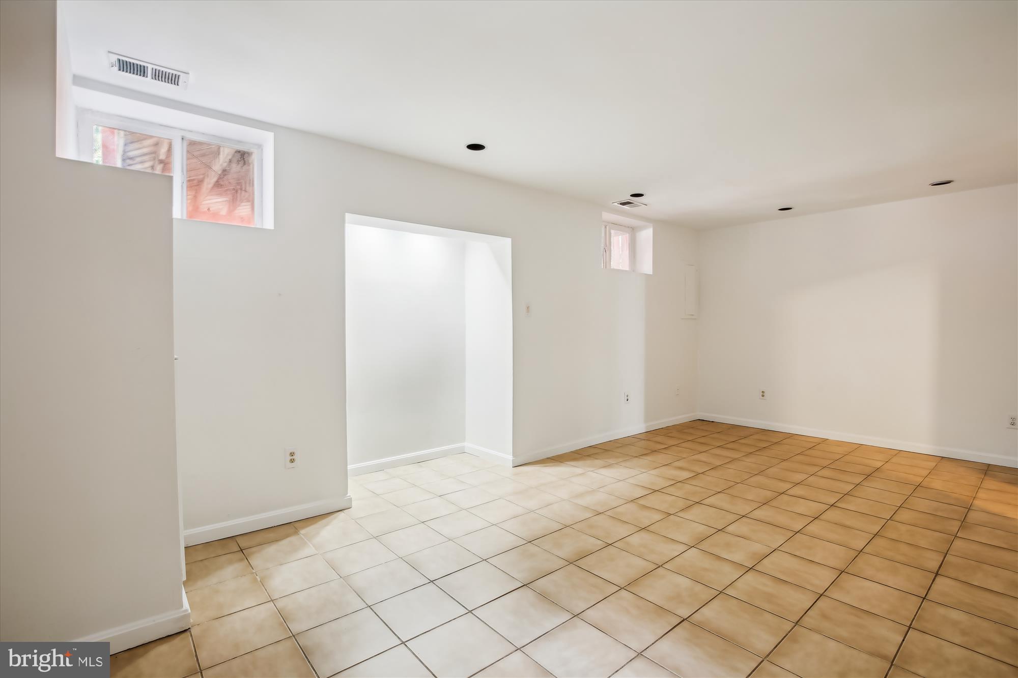 TOWNES OF GREENBRIAR - Residential