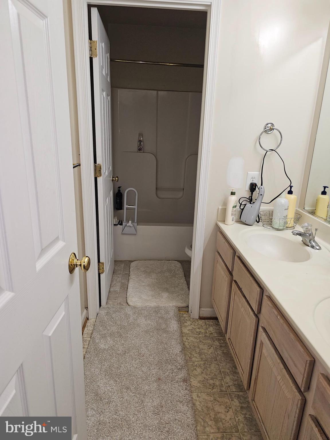 HAPPY CREEK KNOLLS - Residential Lease