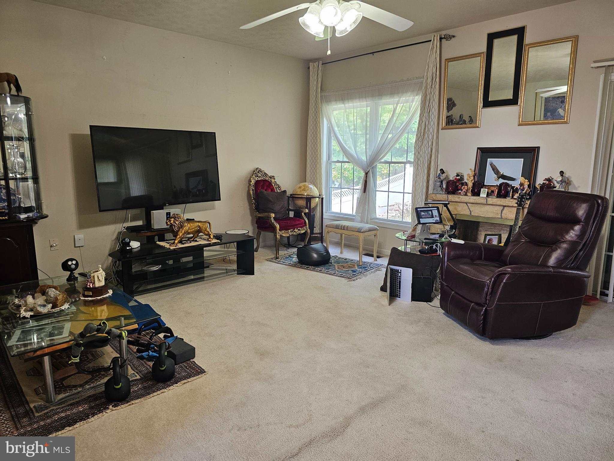 HAPPY CREEK KNOLLS - Residential Lease