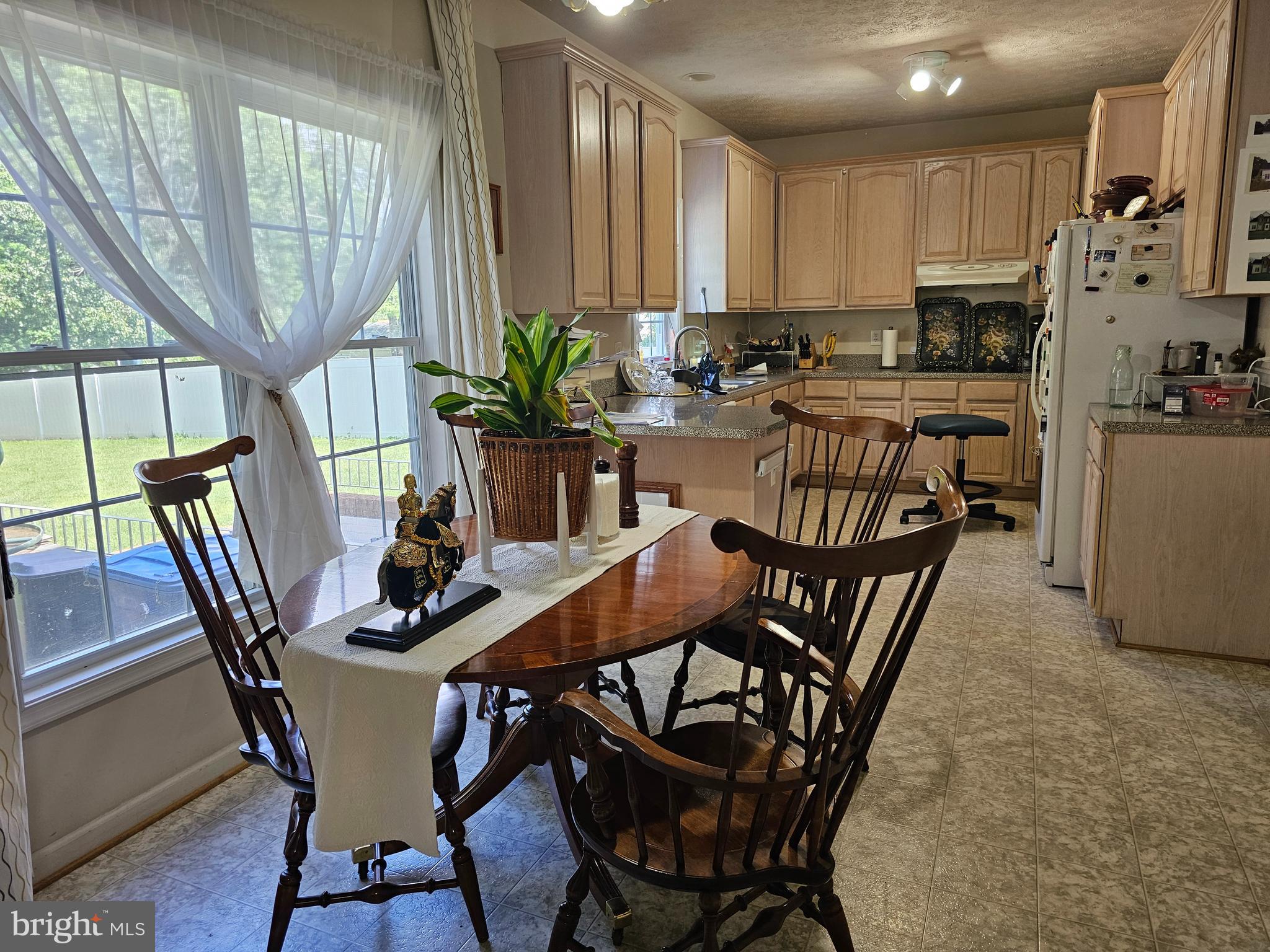 HAPPY CREEK KNOLLS - Residential Lease