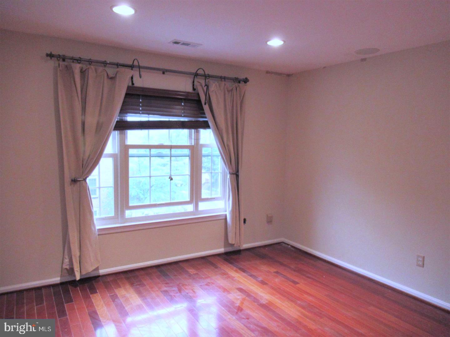 1433 MCLEAN MEWS COURT