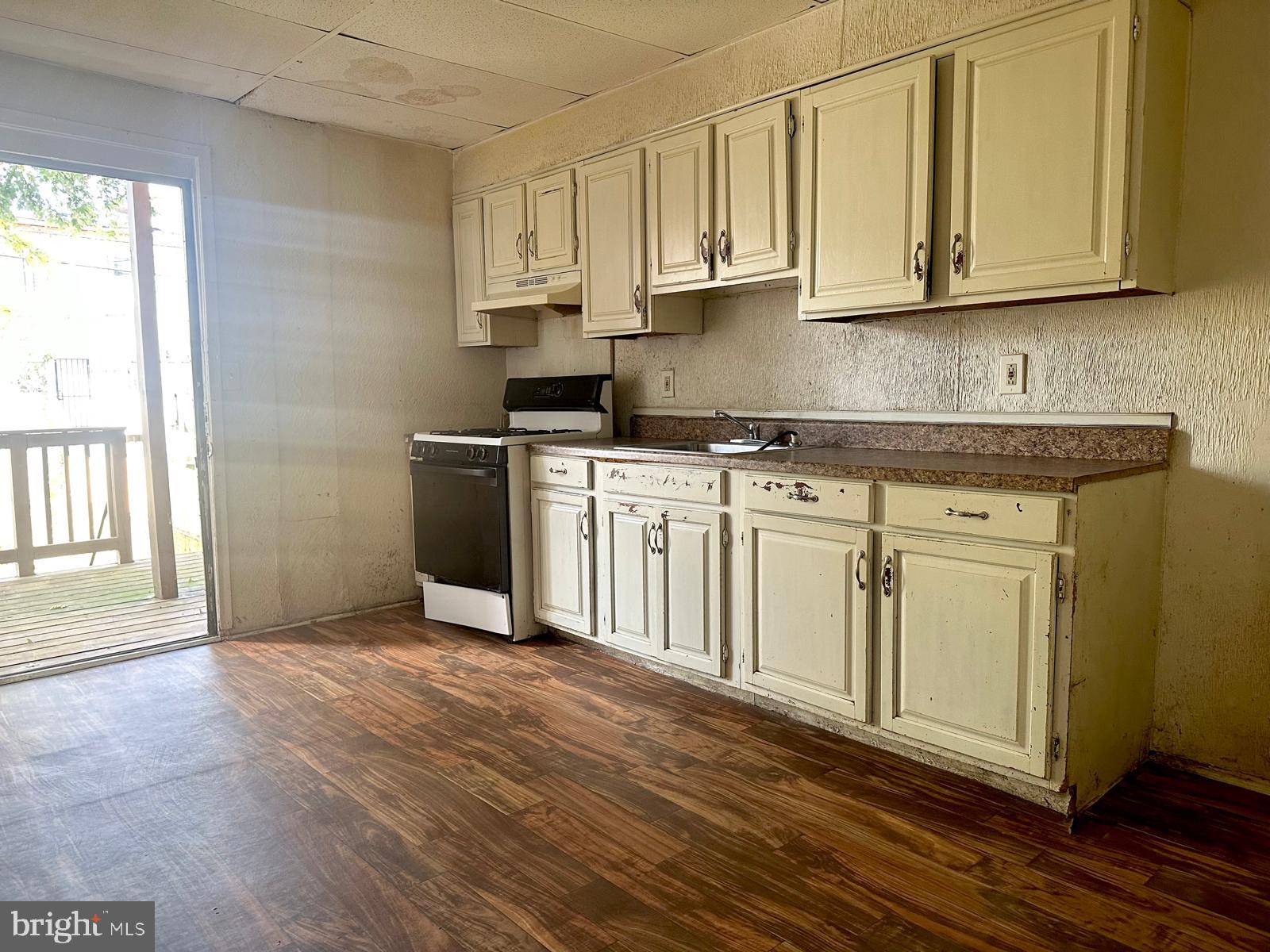 3218 W BELVEDERE AVENUE