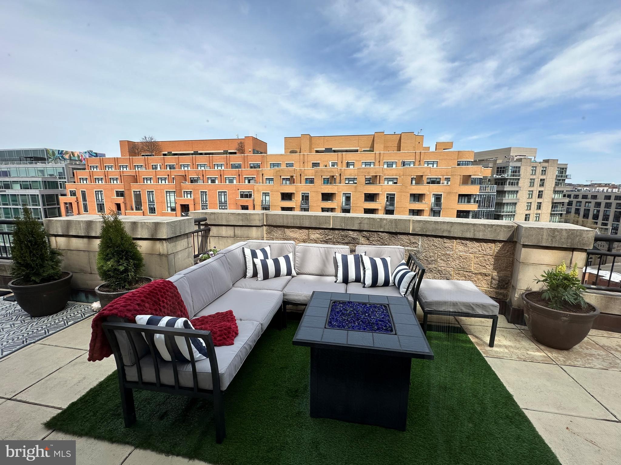 400 MASSACHUSETTS AVENUE NW 1214