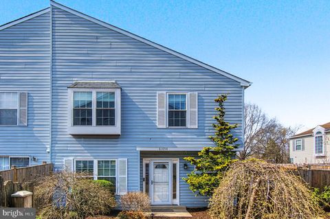 Photo of 6105 - A Hoskins Hollow Circle, CENTREVILLE, VA 20121 (MLS # VAFX2296726)