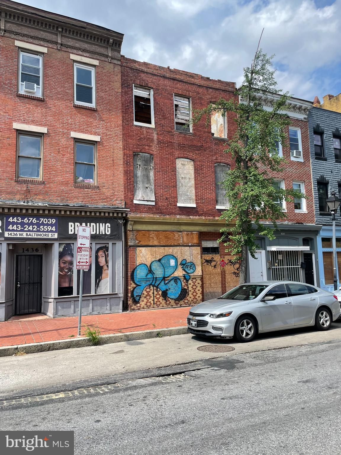 Main image without alt text