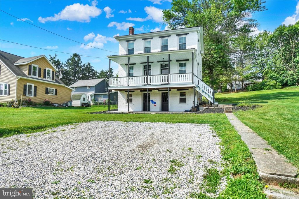 Photo of 27 W Mark Avenue, WINDSOR, PA 17366 (MLS # PAYK2083622)