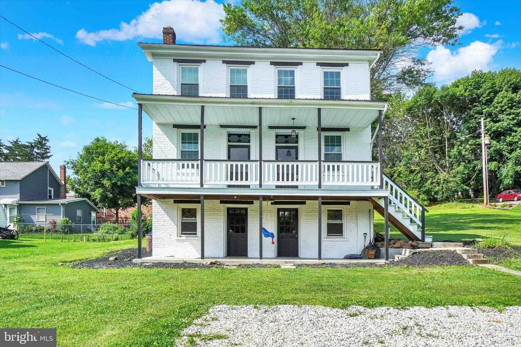 Photo of 27 W Mark Avenue, WINDSOR, PA 17366 (MLS # PAYK2083622)