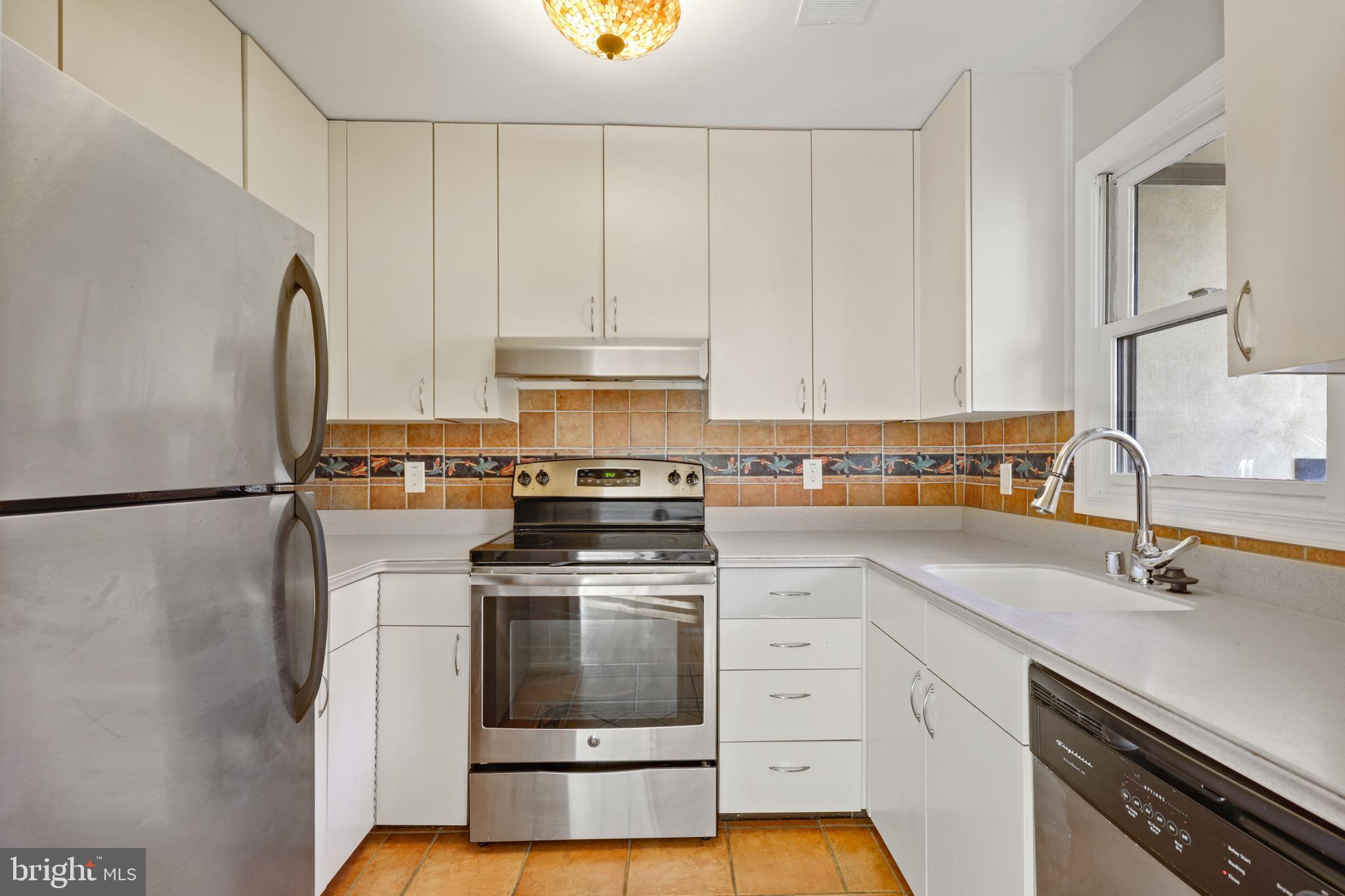 ROLAND PARK - Residential Lease