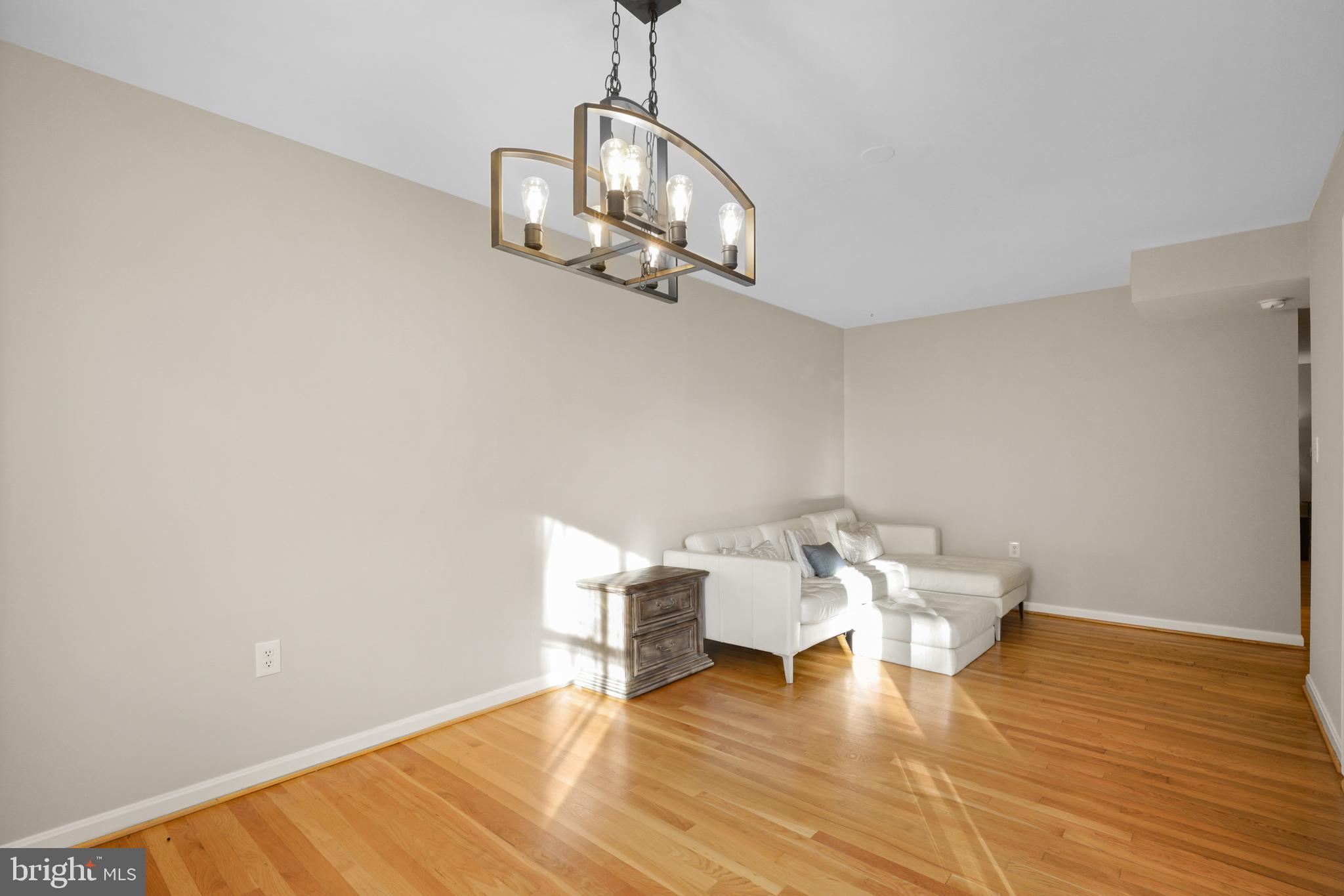 ROLAND PARK - Residential Lease