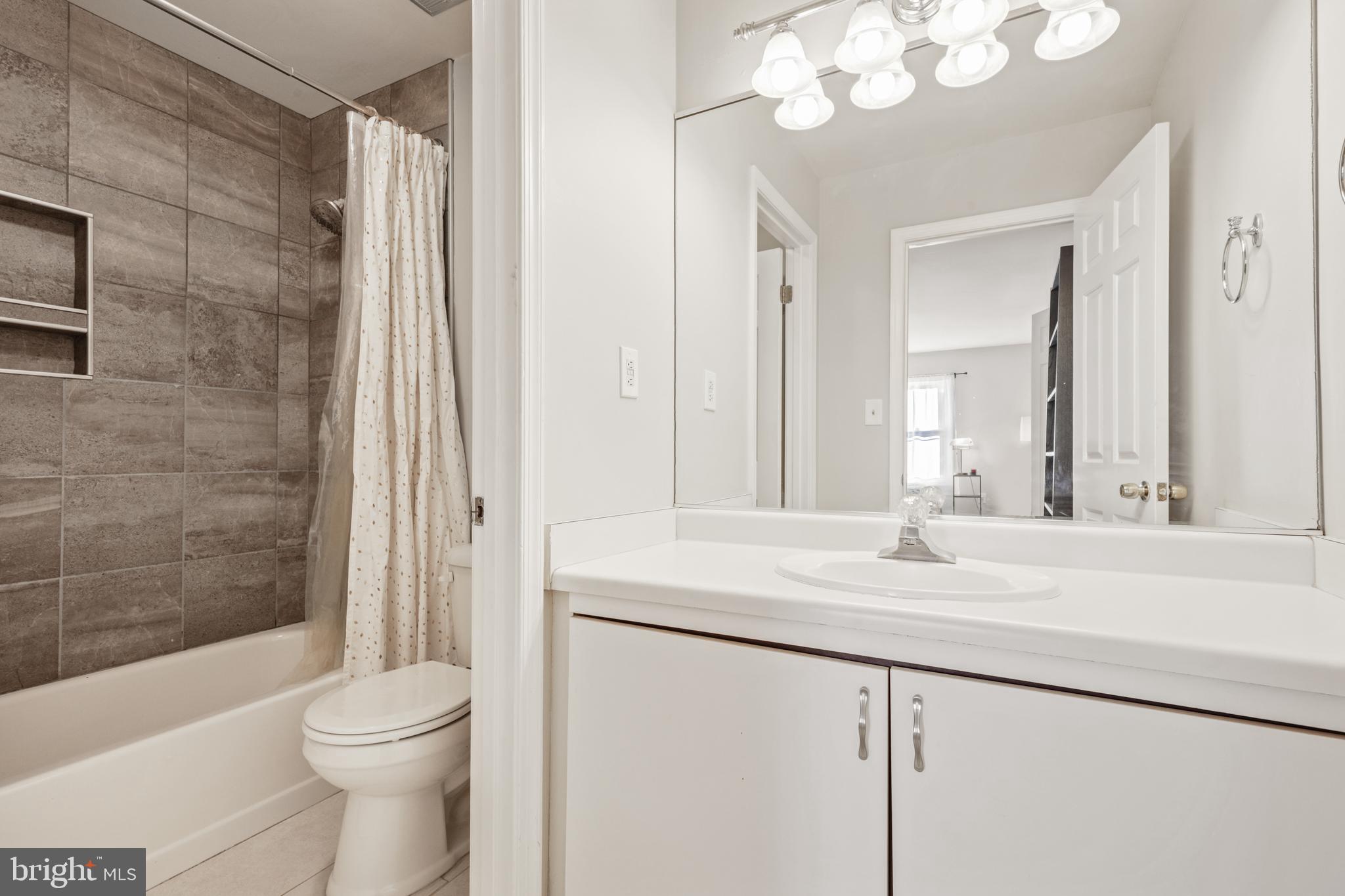 ROLAND PARK - Residential Lease