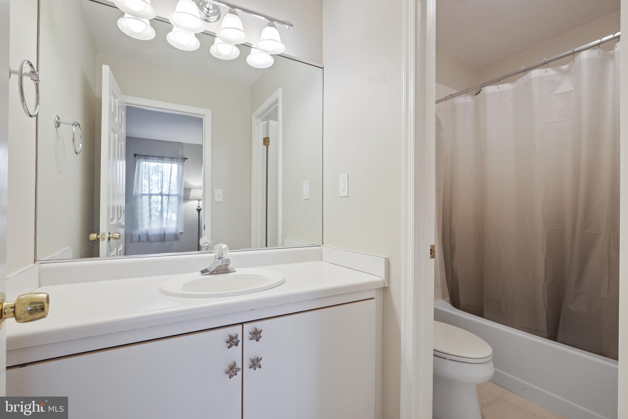 ROLAND PARK - Residential Lease