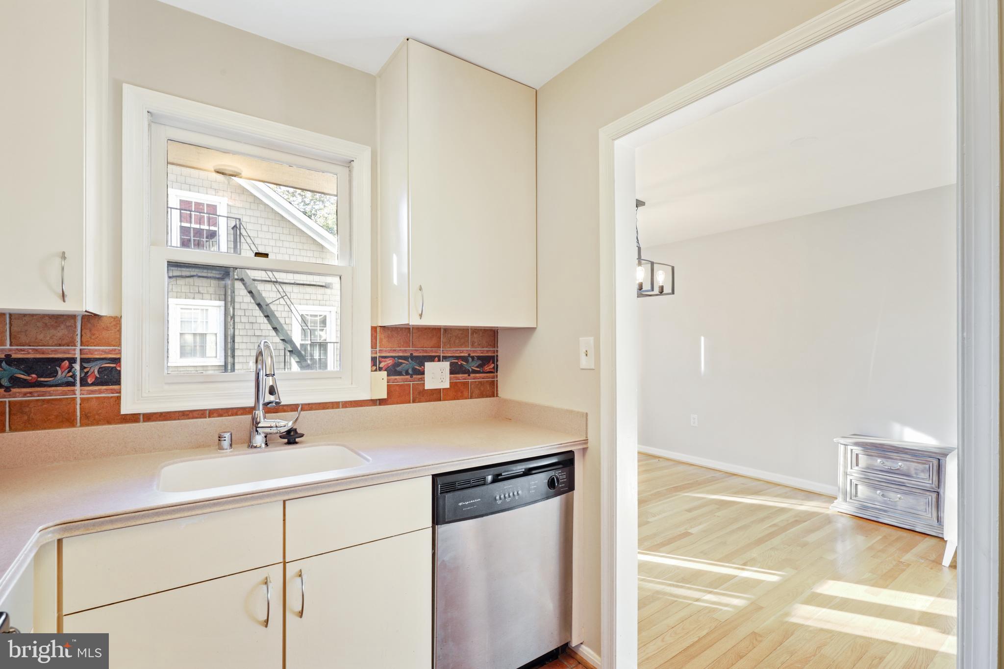 ROLAND PARK - Residential Lease