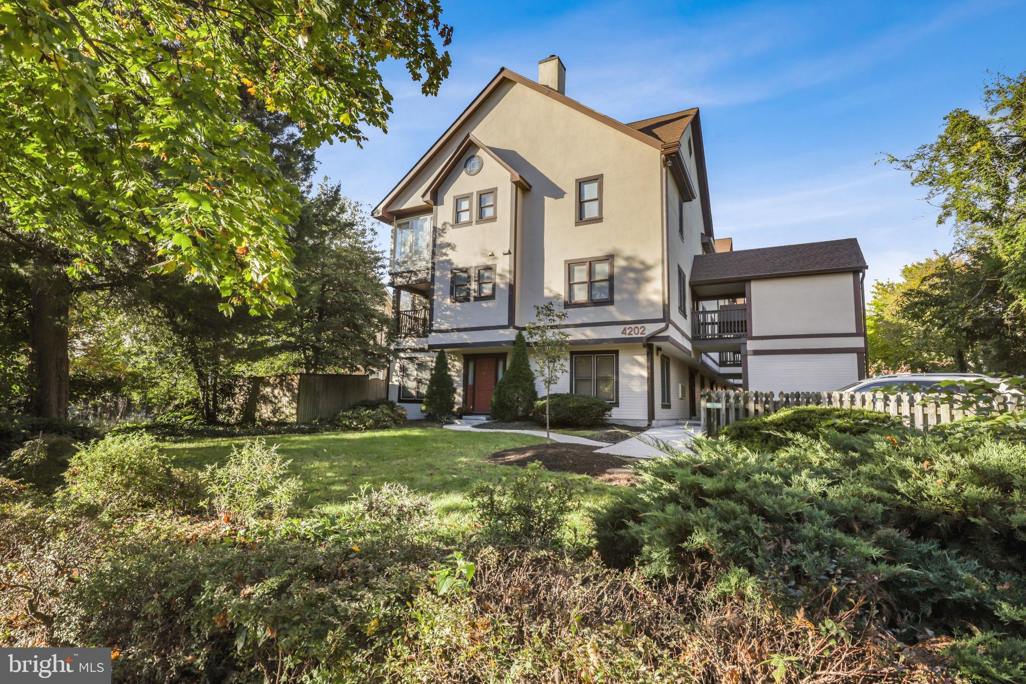 ROLAND PARK - Residential Lease