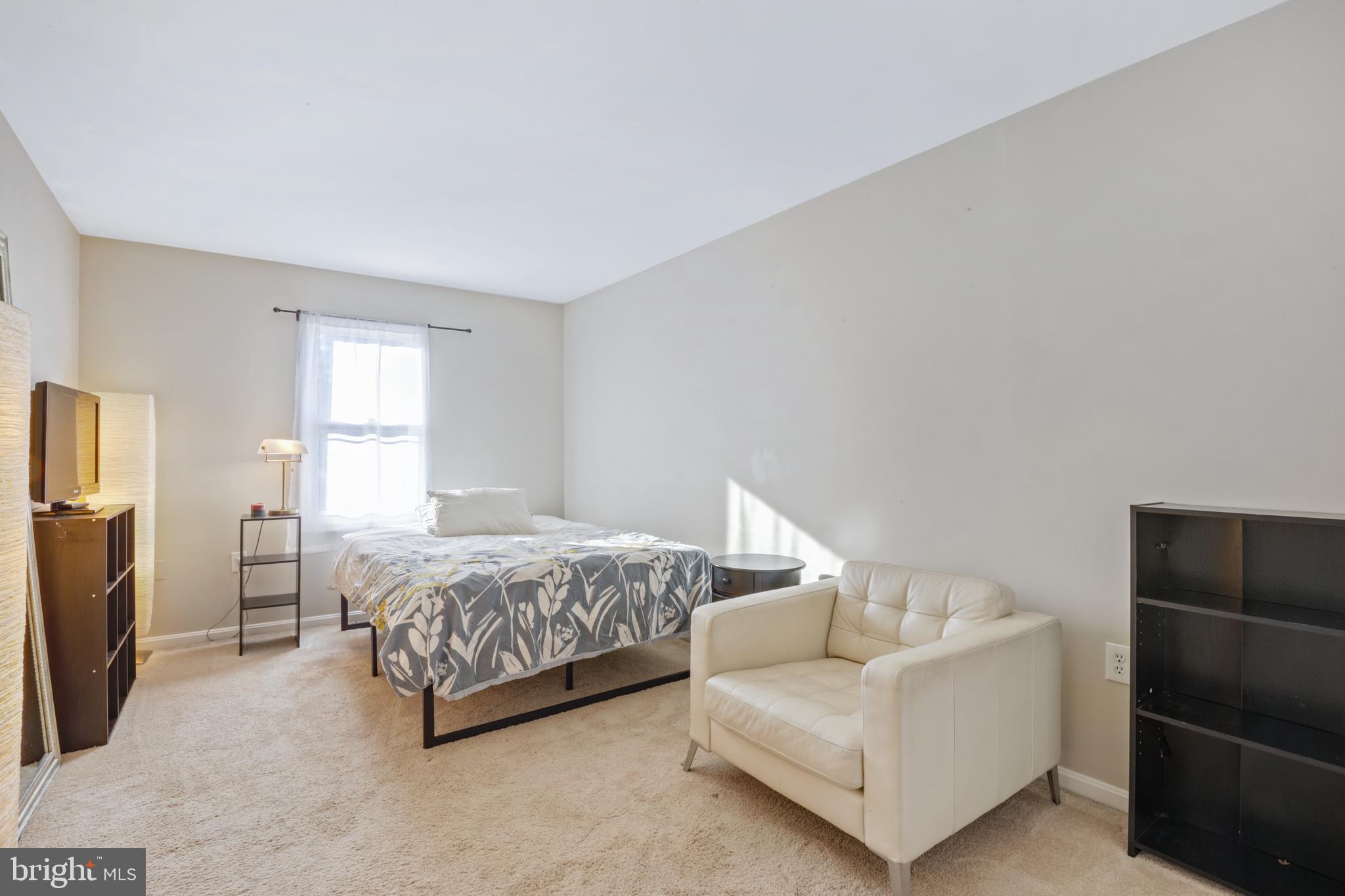 ROLAND PARK - Residential Lease