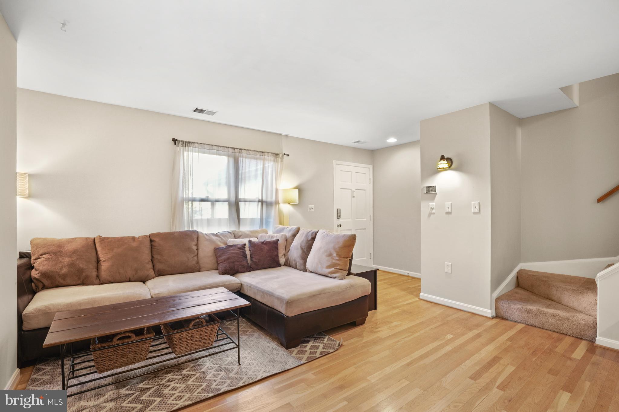 ROLAND PARK - Residential Lease