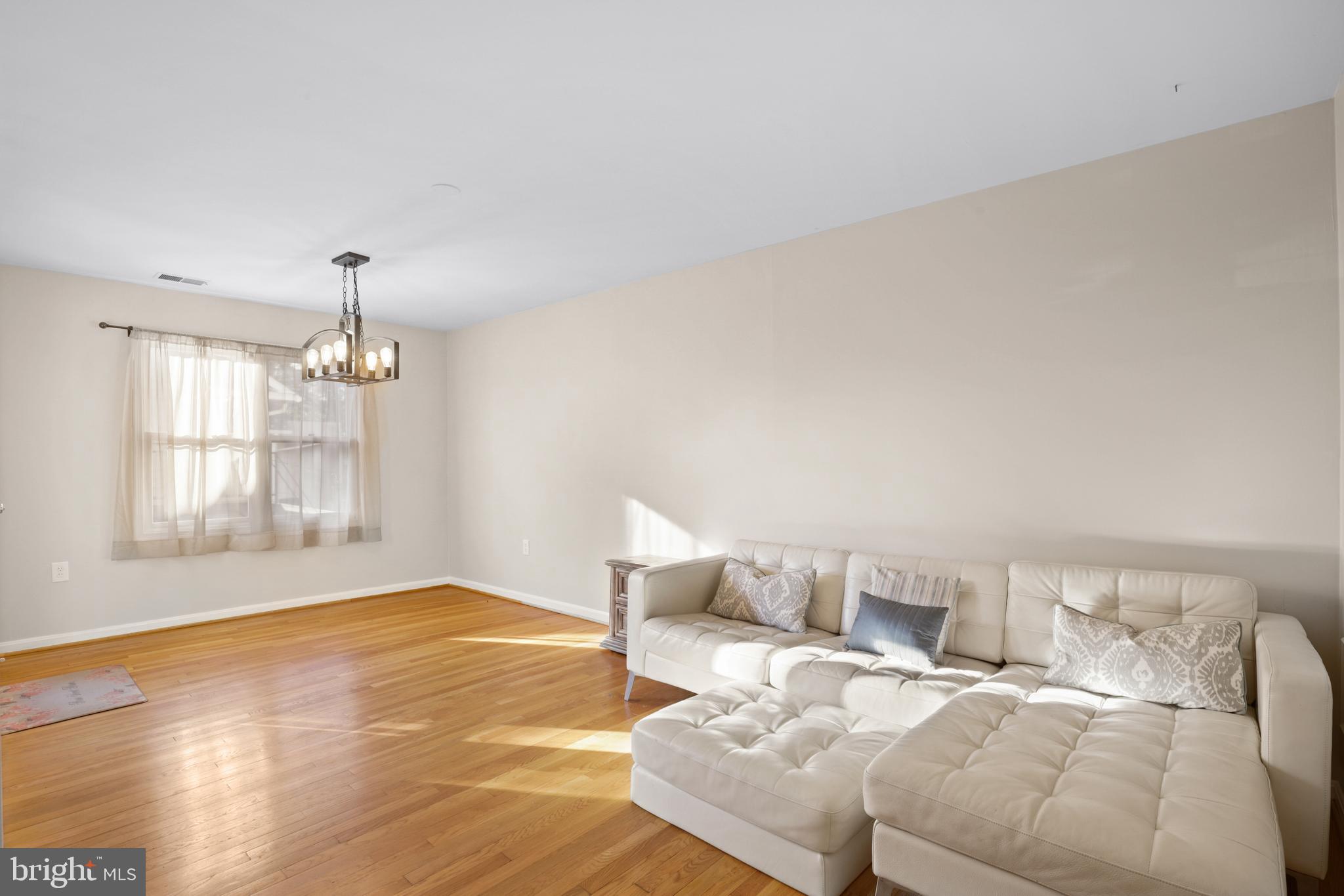 ROLAND PARK - Residential Lease