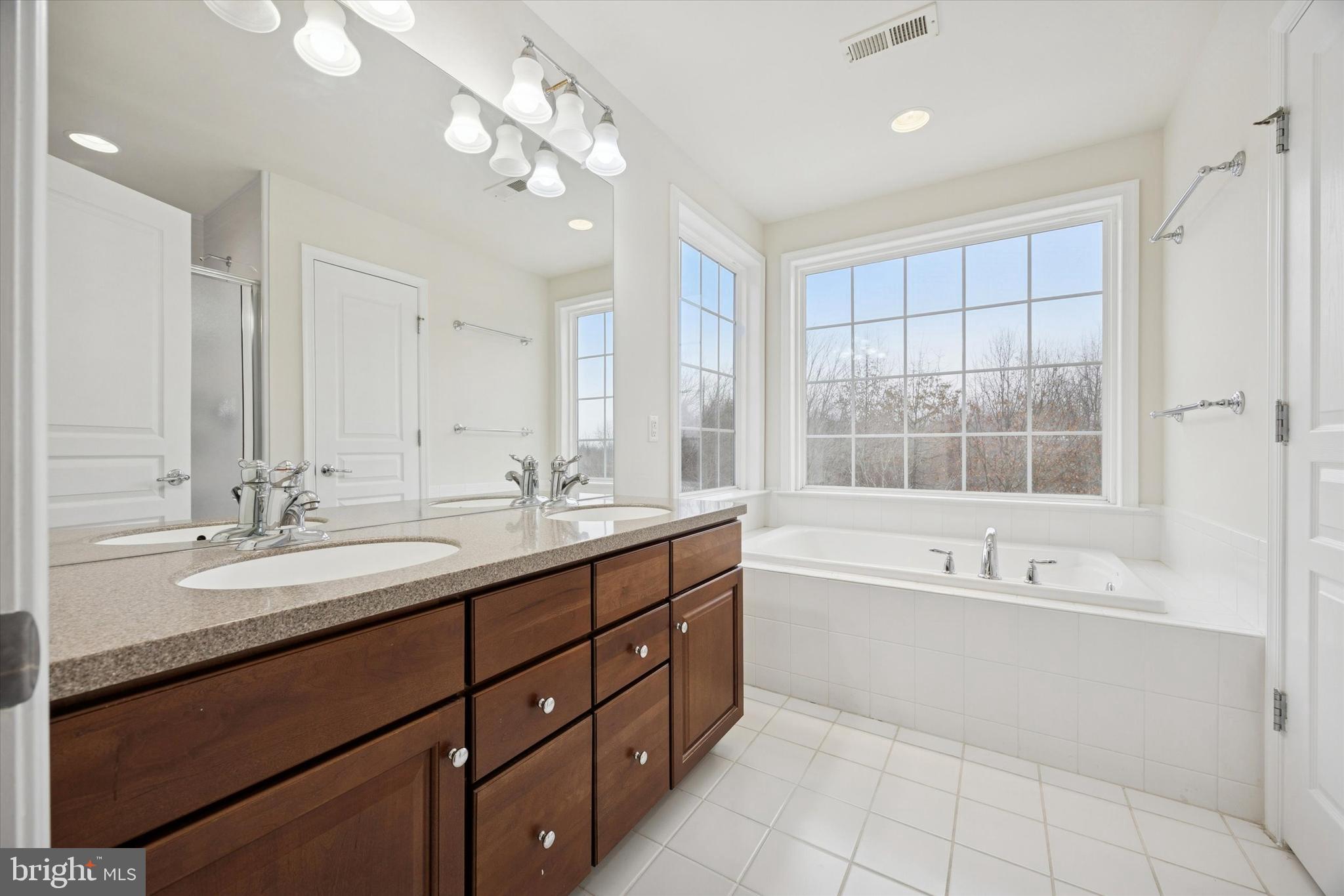 LONGFORD CROSSING - Residential