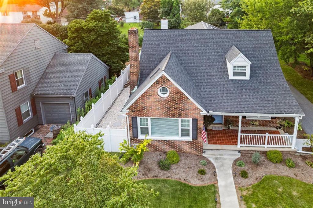 Photo of 35 Linden Avenue, ELIZABETHTOWN, PA 17022 (MLS # PALA2073032)