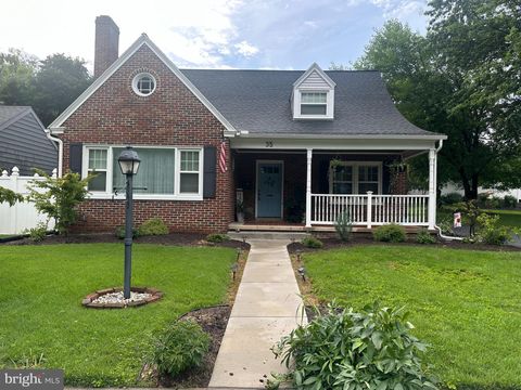 Photo of 35 Linden Avenue, ELIZABETHTOWN, PA 17022 (MLS # PALA2073032)