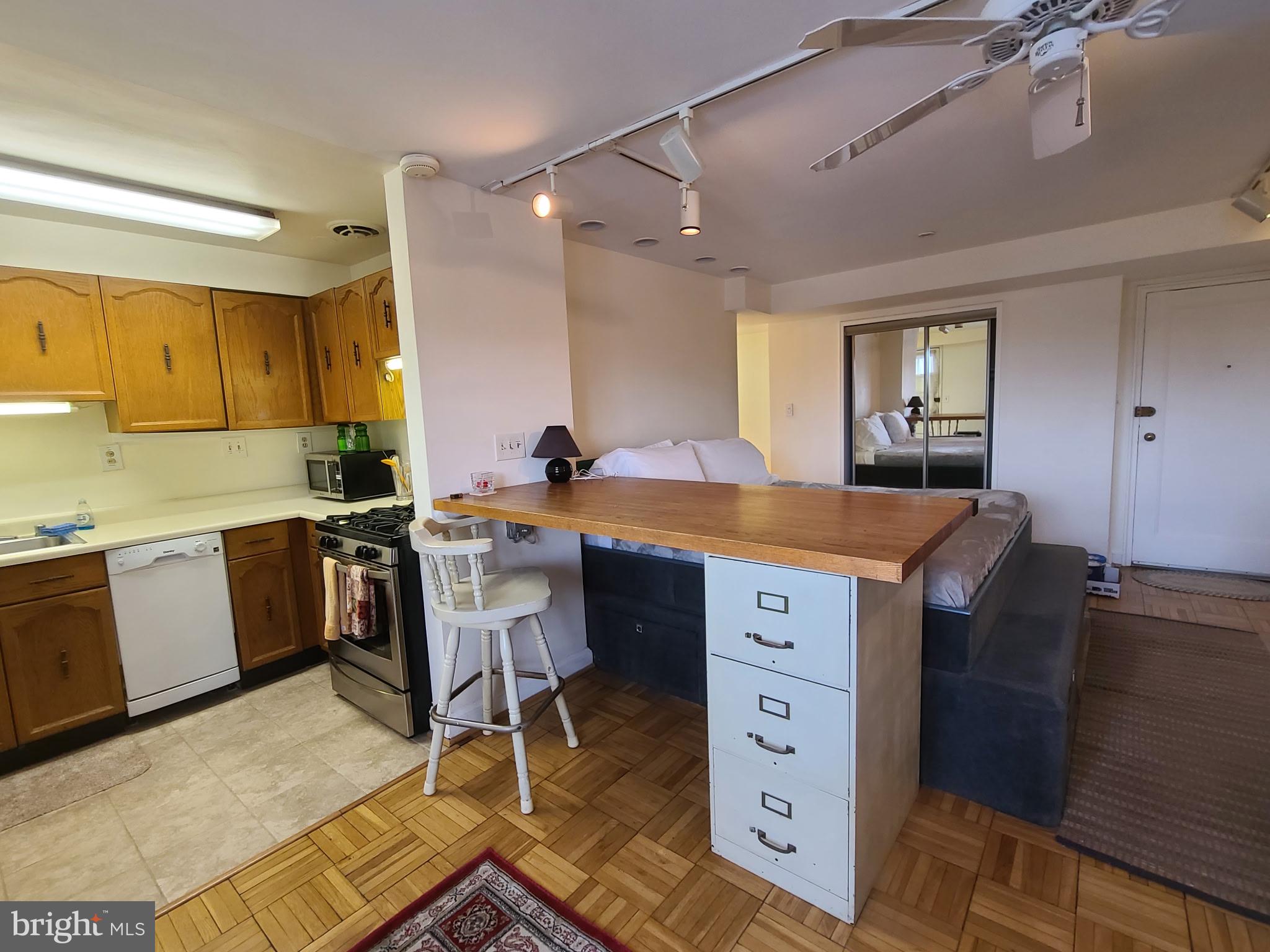 1587 N COLONIAL TERRACE 103-X